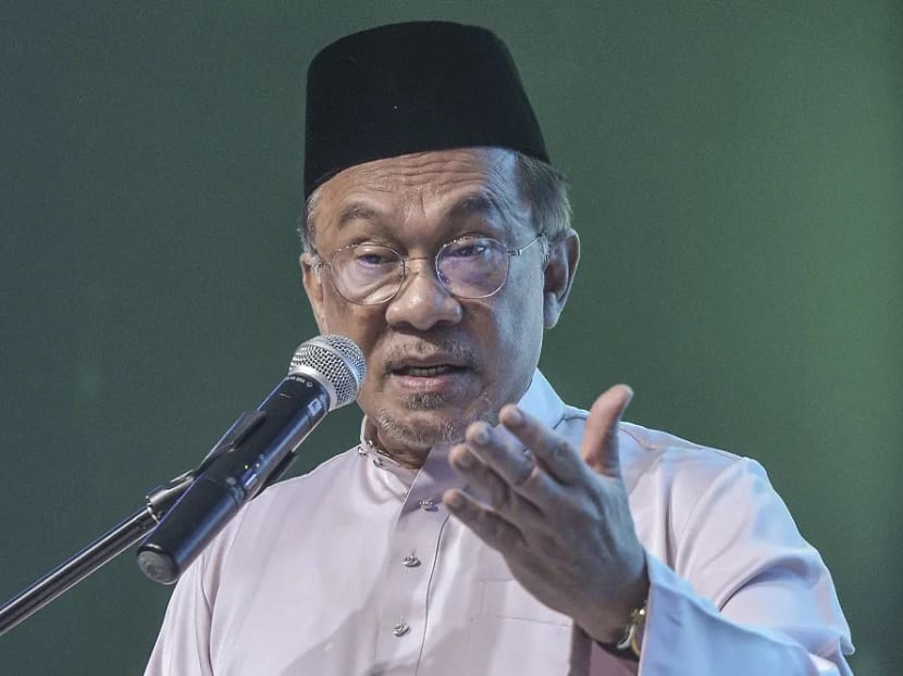 PKR president Anwar Ibrahim said he will not be sidetracked by the transition of power issue and will focus on strengthening the economy.