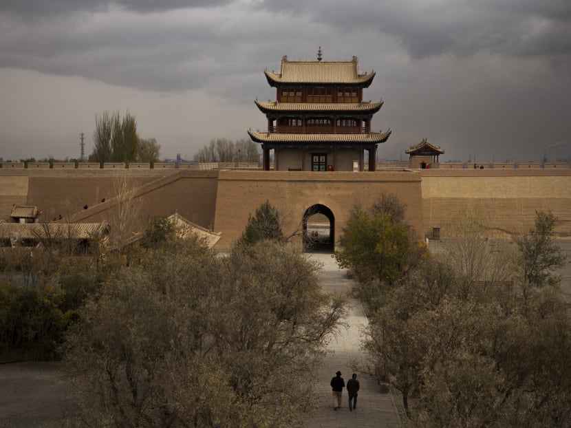 Tourists visiting the Jiayuguan Fort, the historic anchor of the westernmost reaches of the Great Wall, in Jiayuguan, China on Oct 25, 2015. Photo: The New York Times