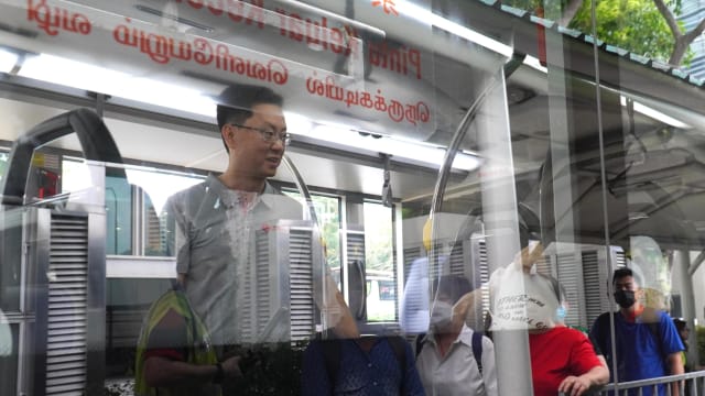 东西线列车部分服务中断第三天 裕廊东接驳巴士站人流情况已改善