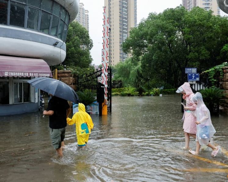 Typhoon Dolphin weakens but disrupts travel in east China