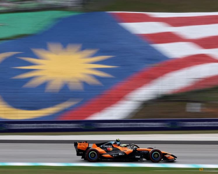 Norris blames Sepang tarmac as McLaren struggle in Bahrain GP qualifying