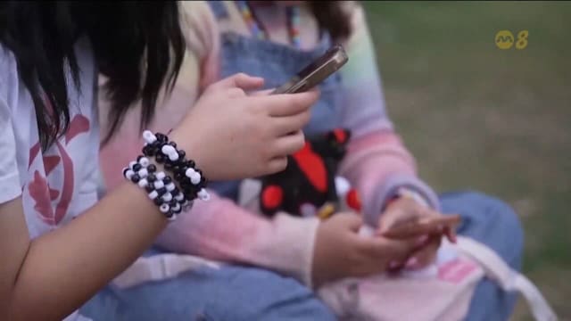 英国禁16岁以下青少年使用社媒平台 专家警告或适得其反