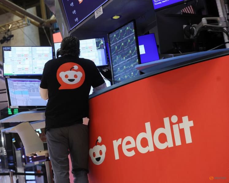 Reddit flags volatile search referrals as US user growth slows