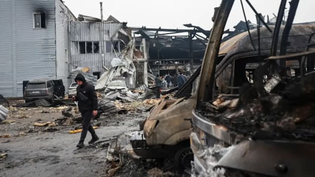 乌克兰称俄在多地发动无人机袭击 造成三死四伤