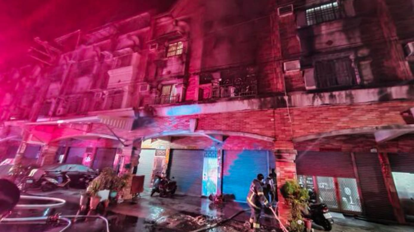 高雄民宅疑气爆起火 男子腹部割伤濺血送院