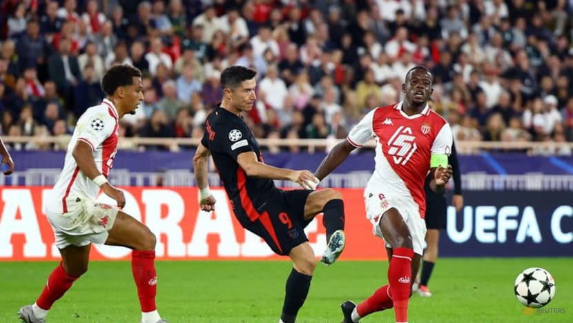 Ten-man Barcelona lose 2-1 to Monaco in Champions League opener