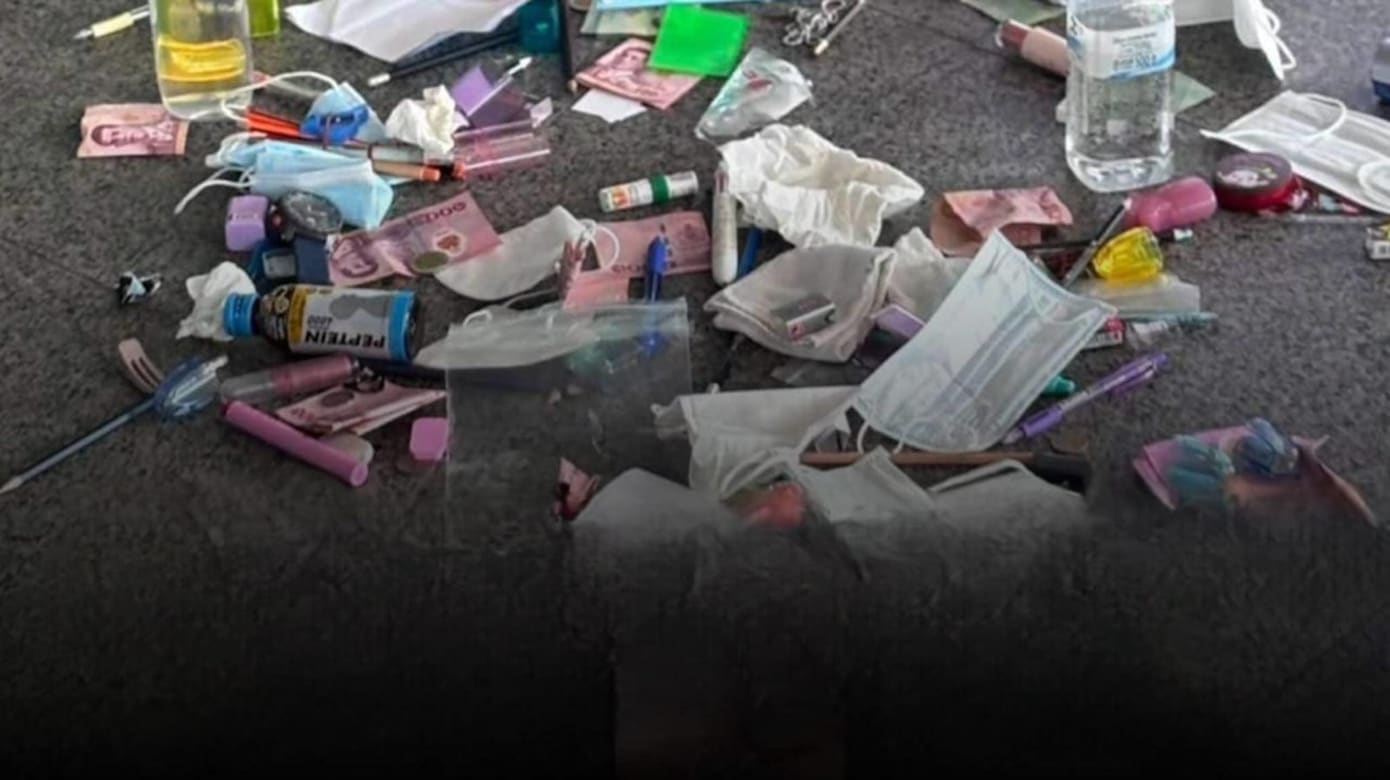 泰名校入学考禁带现金 学生考场外弃财物引争议