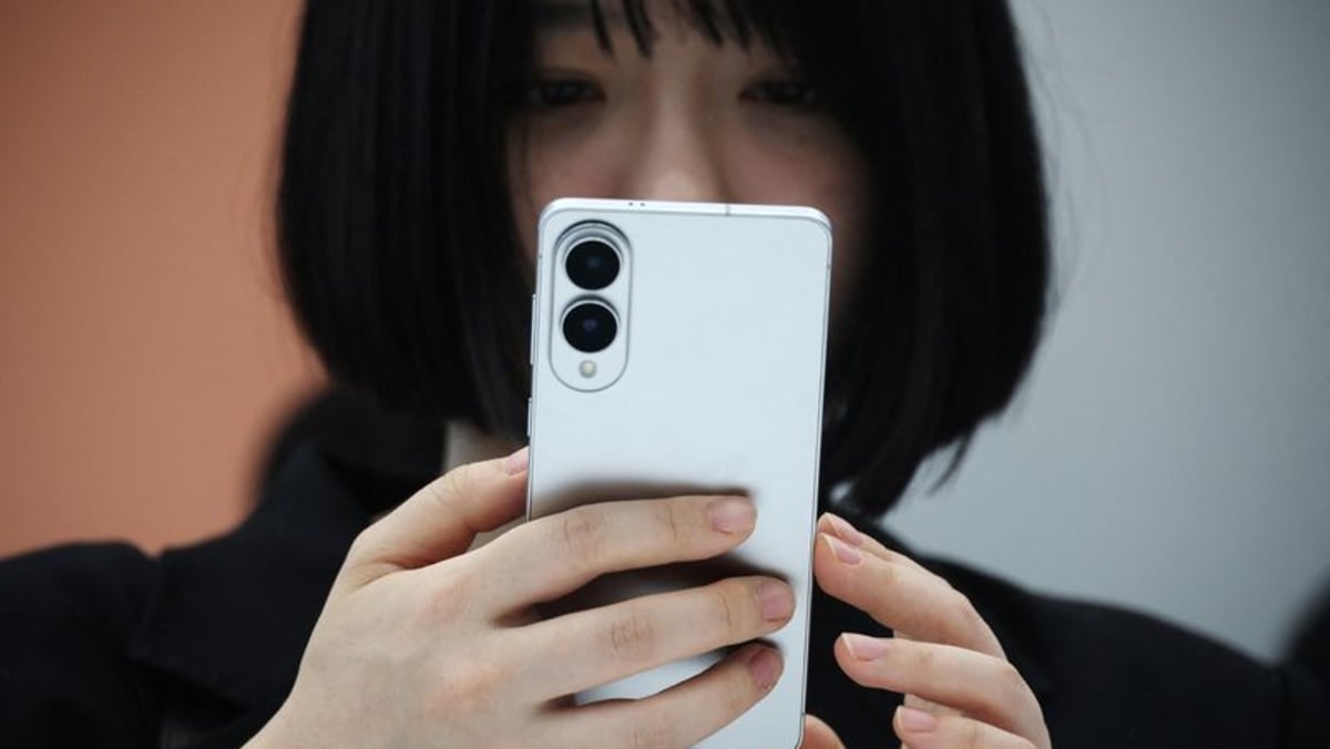 Trump expands Apple tariff threat to all smartphones - Channel News Asia (Picture 1)