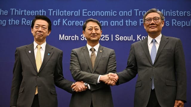 中国官媒报道：中日韩国同意合作应对美国关税政策