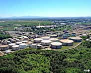 Oil rises, stocks swing as peace talk hopes wobble