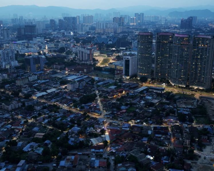 Malaysian central bank lifts 2026 growth forecast slightly, flags risks from prolonged Iran war 