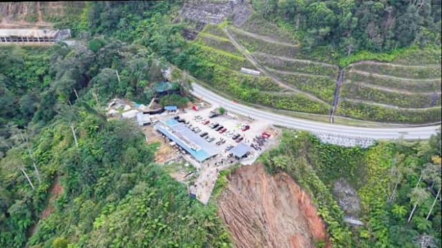 马国夫妇放无人机 意外揭发金马伦人气餐厅旁出现地陷