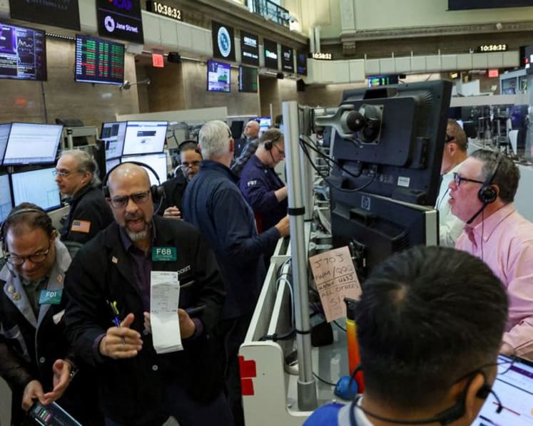 Bonds, stocks climb on oil's pullback; yen jumps after Japan's currency intervention