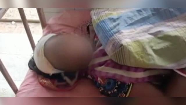 丈夫借钱惹祸 印度女子惨遭扒衣逼喝尿