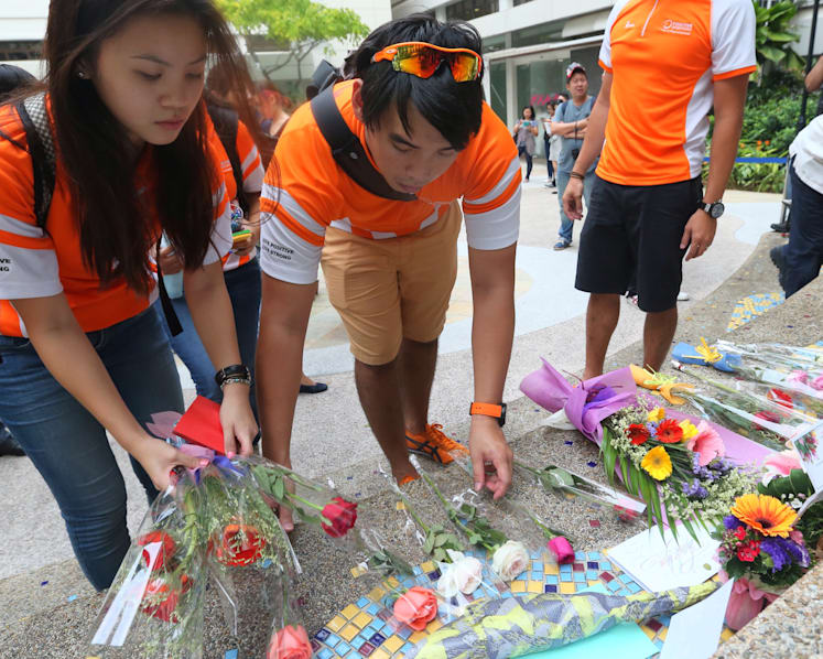 Singaporeans offer their well-wishes to former MM Lee Kuan Yew