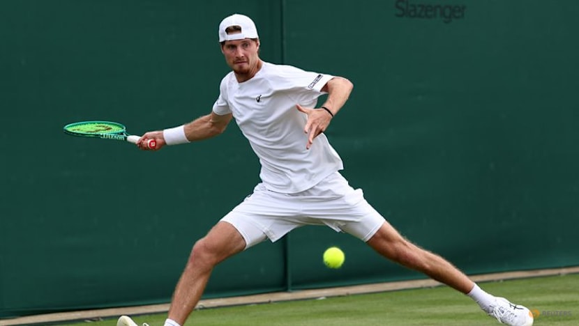 Mensik survives five-set firefight with British wildcard Samuel