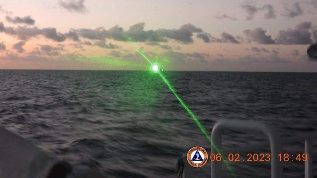 中国海警船激光照射菲律宾海警船 小马可斯召见中国中国大使 