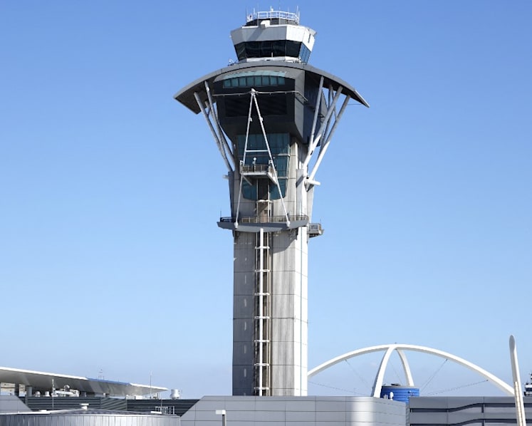 More than 8,000 US flights delayed as air traffic control absences persist