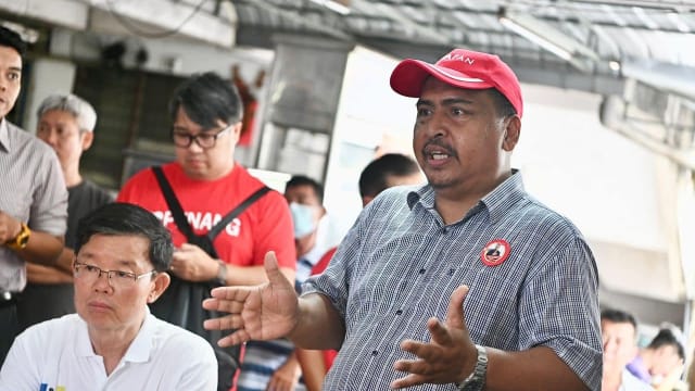 阿兹鲁击败刘华才 宣布成功守土峇六拜选区