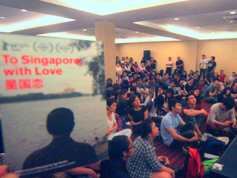 Film-maker 
Tan Pin Pin took questions from 
the audience after the screening of her documentary at a Johor Baru hotel yesterday. Photo: Ernest Chua