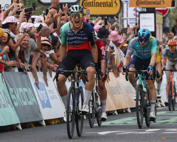 Dutch debutant Kooij wins Tour de France stage five in chaotic finish