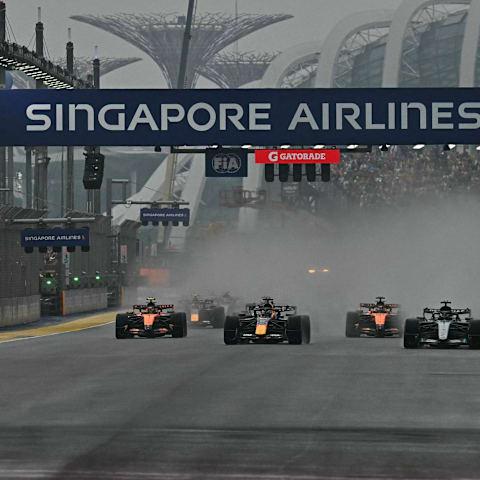维斯塔潘首度在新加坡取胜 F1冲刺赛首次九车未完赛