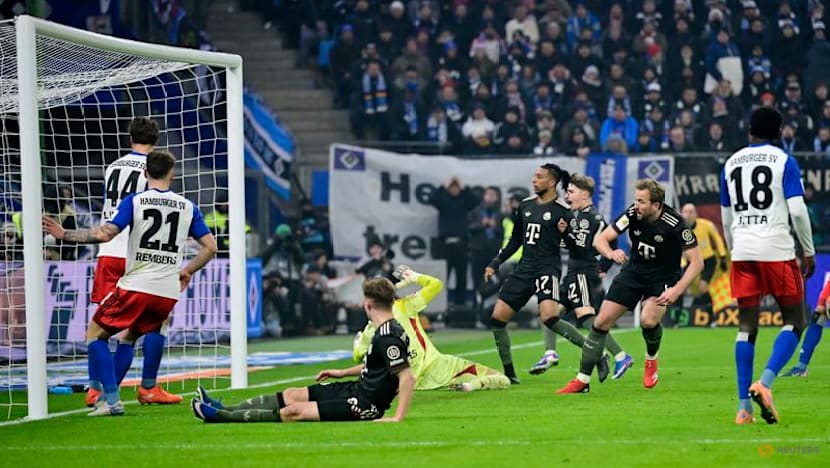 Bundesliga leaders Bayern Munich held 2-2 at Hamburg