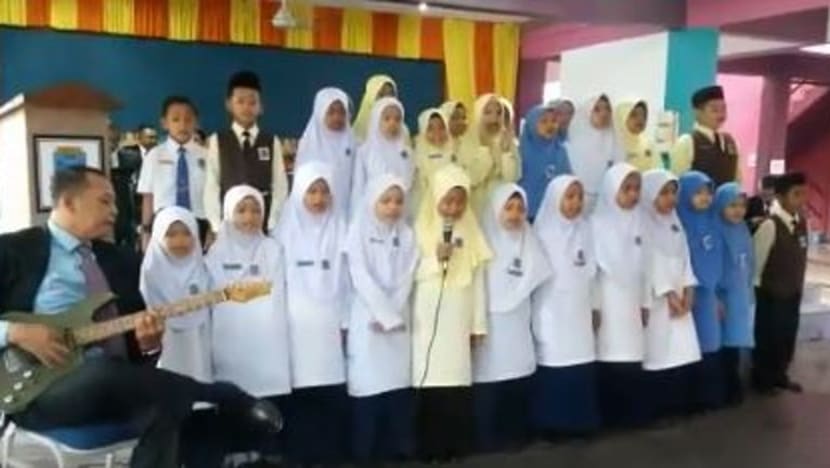 Pengetua sekolah manfaatkan bakat main gitar pupuk cinta Matematik pada murid