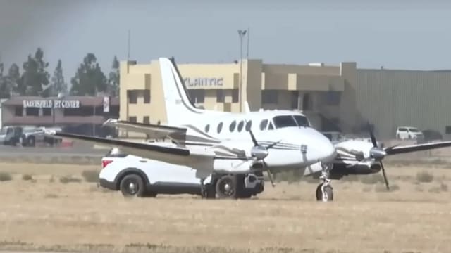 丈夫驾小型飞机心脏病发 无飞行经验美国妻安全迫降