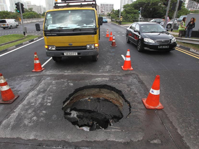 A sinkhole re-appeared in the centre lane of Clementi Road near the University flyover on 08 Mar 2013. Photo by OOI BOON KEONG.