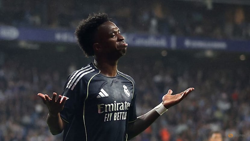 Vinicius Jr. double keeps Real Madrid's title hopes alive with 2-0 win at Espanyol — image 2