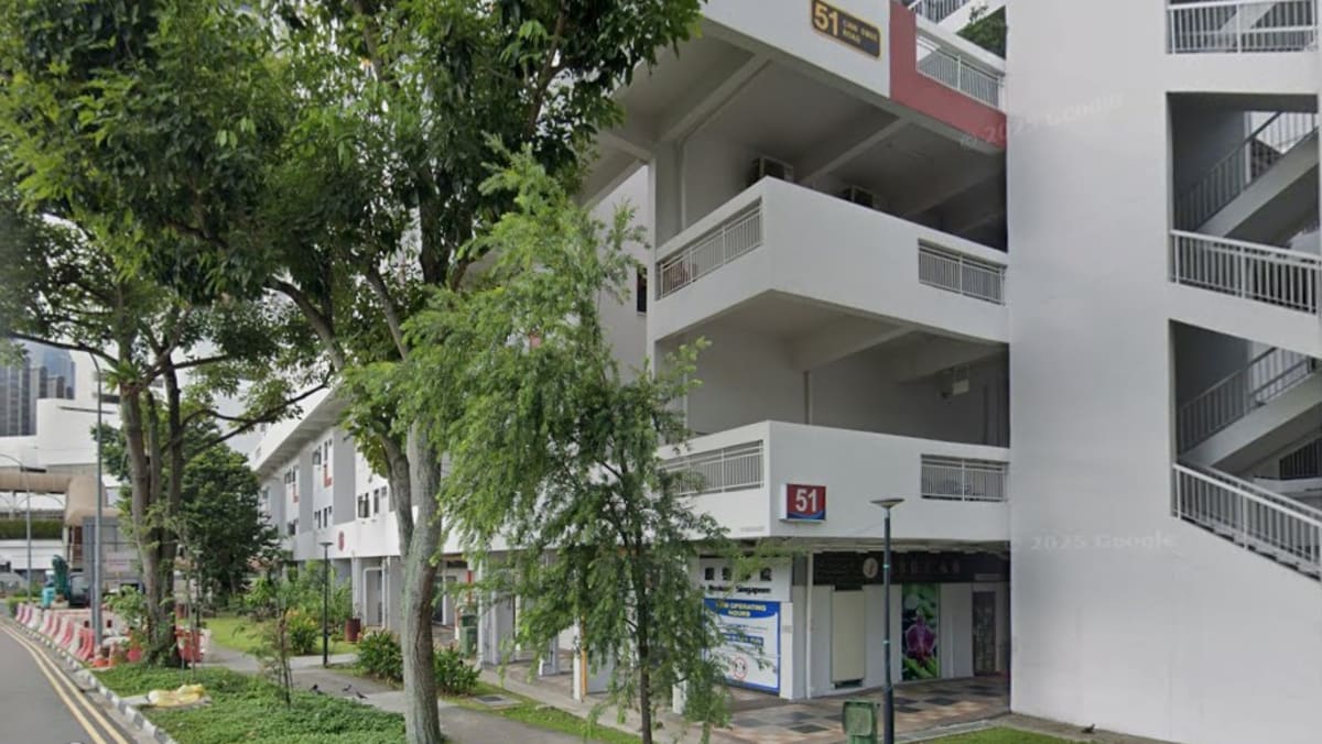 Three arrested after man dies following fight; police classify the case as murder