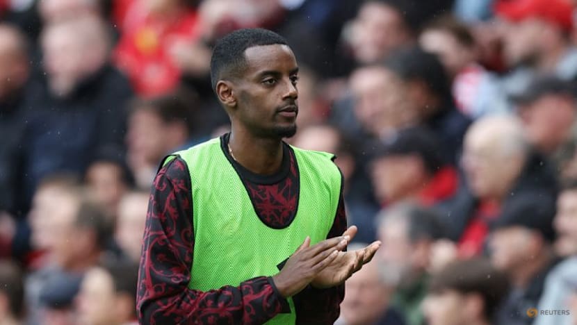 Newcastle's attack still adjusting to Isak's absence, says Howe