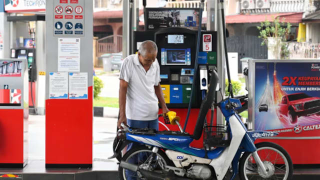 感谢举报外国车主购RON95汽油  安华：马国料省25亿补贴