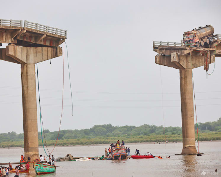 Bridge collapse kills 9 in India's Gujarat state