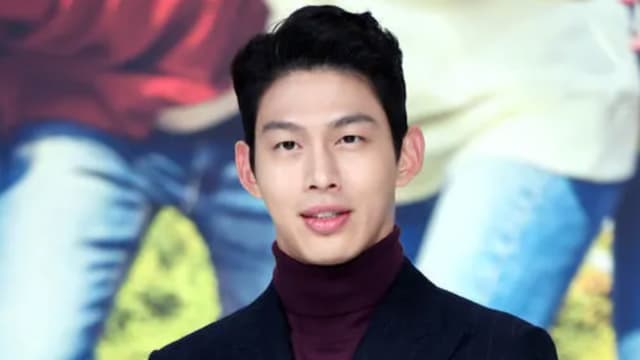 韩星崔正元持刀进前女友家，称“想自残，非威胁”