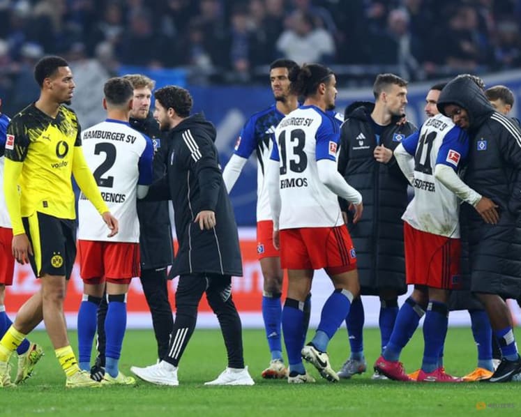Dortmund concede late equaliser in 1-1 draw at Hamburg