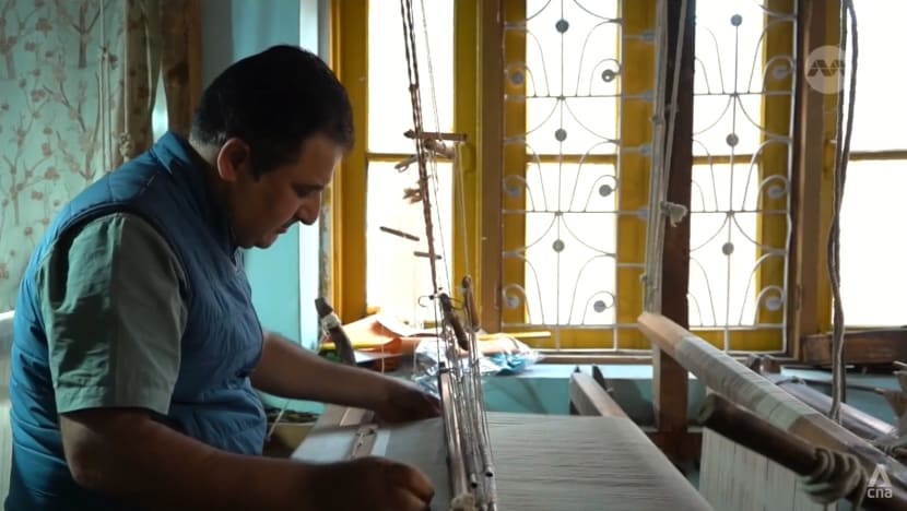 Kashmir’s handicrafts industry faces uncertain future amid US tariffs Kashmir’s handicrafts industry faces uncertain future amid US tariffs