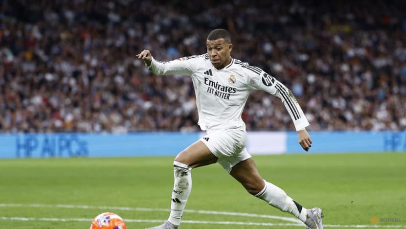 Vinicius misses another penalty as Real Madrid shocked by Valencia 2-1