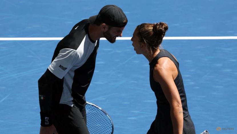 Defending champions trump singles stars in early US Open mixed doubles