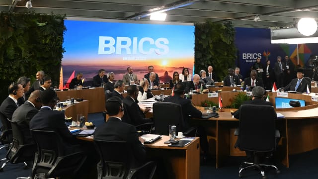 金砖国家批评美国关税政策 特朗普矢言对他们征收额外10%关税