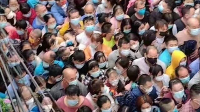 佛山核酸检测站爆踩踏事件 当局：雨天路滑人无大碍