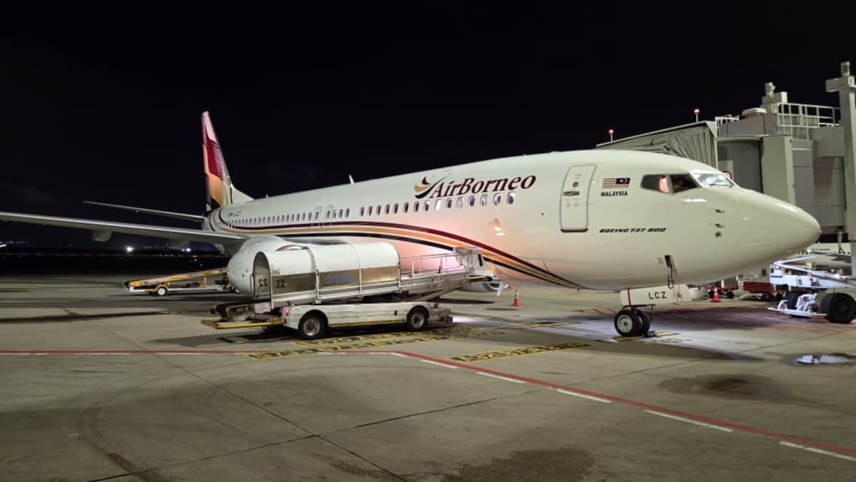 Một máy bay Boeing B737-800 của AirBorneo hạ cánh tại Nhà ga 4 Sân bay Changi Singapore vào ngày 22 tháng 7 năm 2026, đánh dấu việc khai trương dịch vụ quốc tế đầu tiên của hãng nhân dịp Ngày Sarawak (Ảnh: AirBorneo)