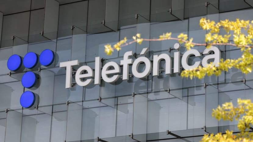 Telefonica swings to second-quarter net loss on weaker real, write-off Telefonica swings to second-quarter net loss on weaker real, write-off