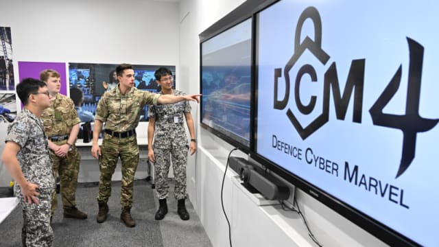 新加坡武装部队与情报军部队参与“国防网络奇迹4”演习