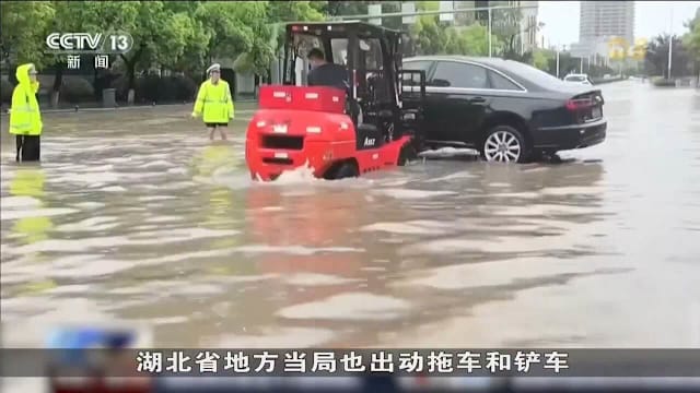 中国多地暴雨成灾 至少12死数万人撤离