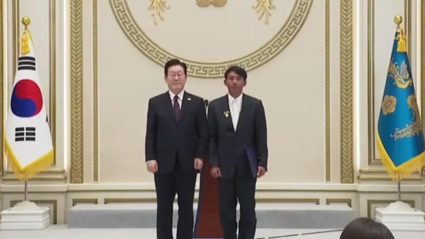 Nelayan Sugianto, WNI penyelamat 7 lansia di Korsel, terima penghargaan dari Presiden Lee Jae Myung