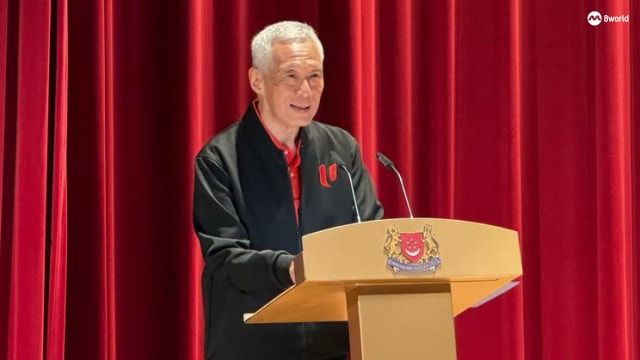 李资政获全国职工总会颁发卓越劳工同志奖