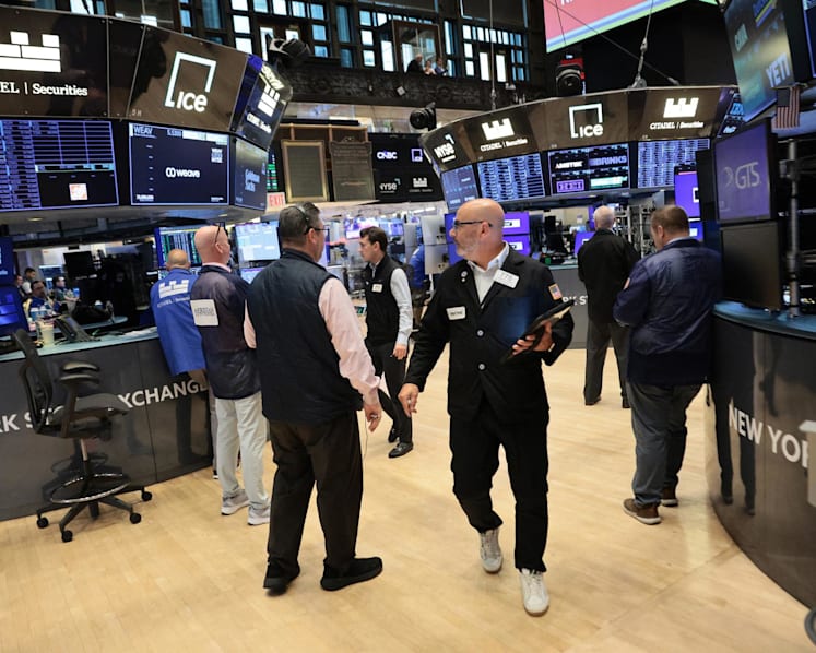 US stocks drop again as bond yields jump
