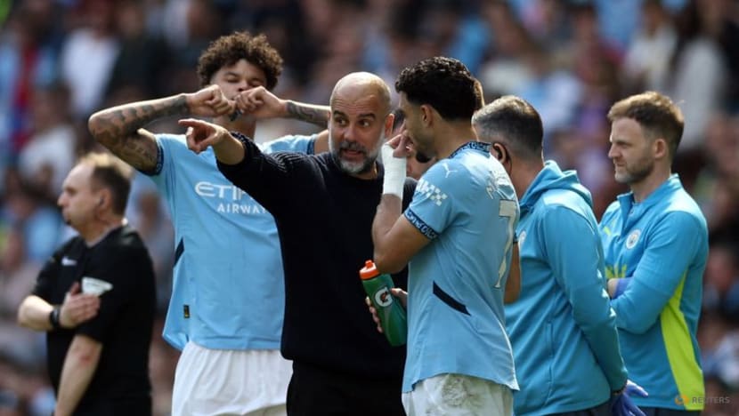 Arsenal slip up again to leave Liverpool clear, Man City thrash Palace